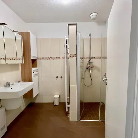 Aminas Ferienwohnung 3, Blankwasserweg 57 格洛米茨